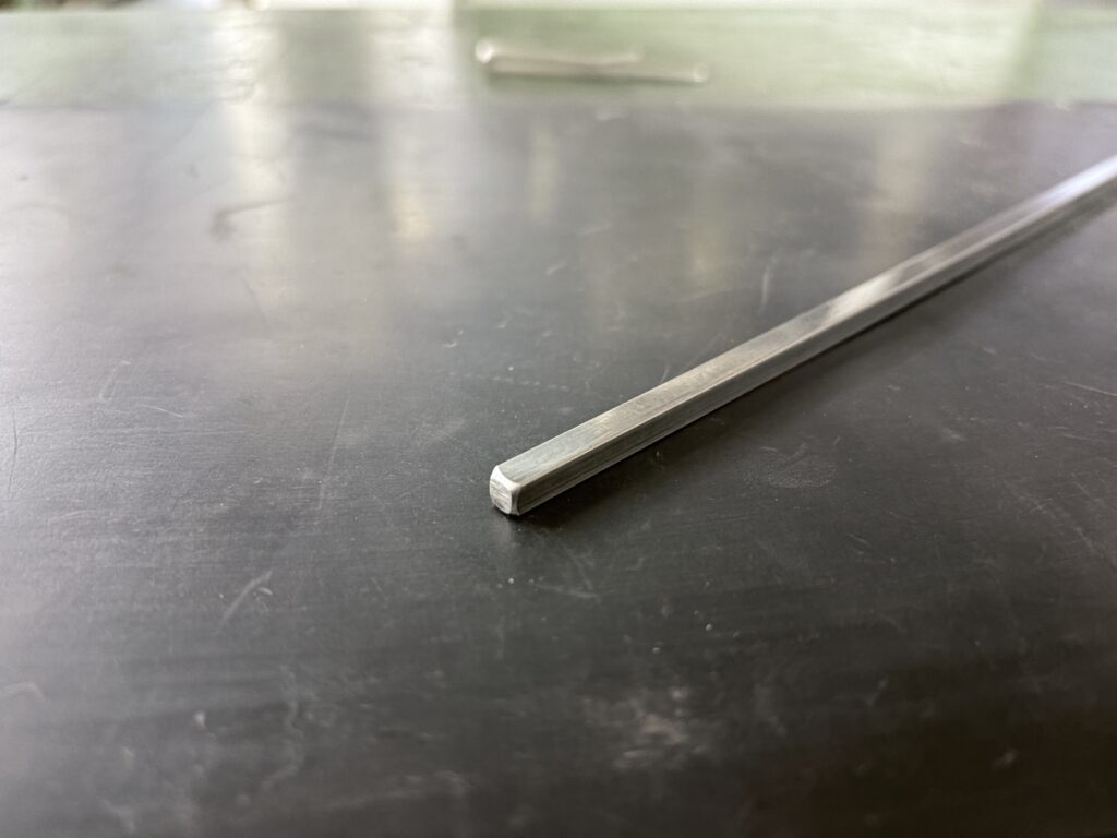 硬鋼線・ピアノ線の直線矯正＋面取り加工